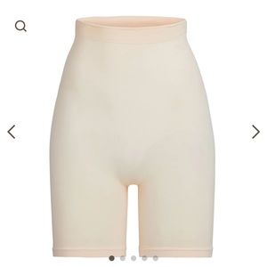 SKIMS SCULPTING SHORT ABOVE THE KNEE W/ OPEN GUSSET S/M NWOT